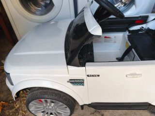 Coche eléctrico infantil blanco