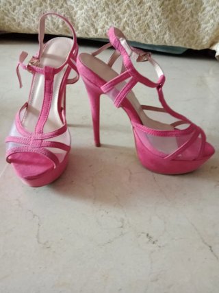 Zapatos de tacón rosa