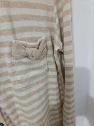 Chaqueta de punto beige con rayas