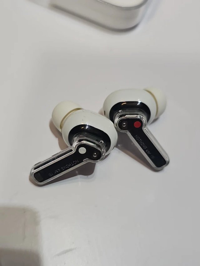 Auricolari wireless Nothing ear (1) con custodia di ricarica