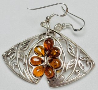 Pendientes triangulares con ambar en plata ley 925