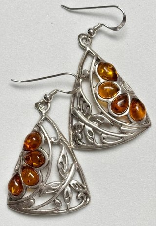 Pendientes triangulares con ambar en plata ley 925