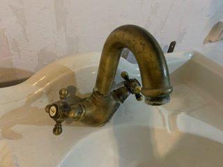 Mueble lavabo antiguo madera y cerámica