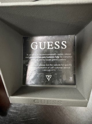 Reloj Guess Dorado