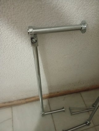 Colgadores de pared metálicos plateados