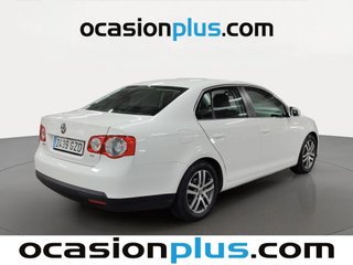 Volkswagen Jetta Highline 1.6 TDI 77 kW (105 CV)