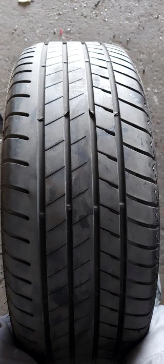 225/60 R18 104W
