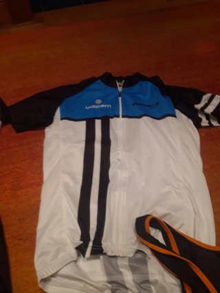 3 Maillots Ciclismo y 2 Culotte Talla M