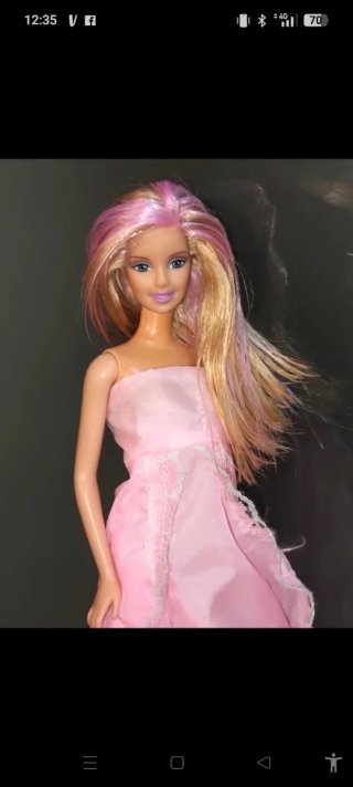 Bambola Barbie con capelli rosa e biondi