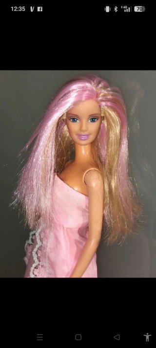 Bambola Barbie con capelli rosa e biondi