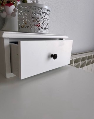 Tocador blanco con espejo ovalado