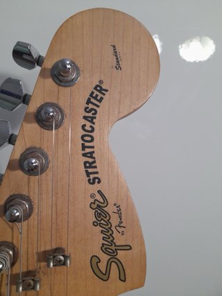 Guitarra Eléctrica Squier Stratocaster