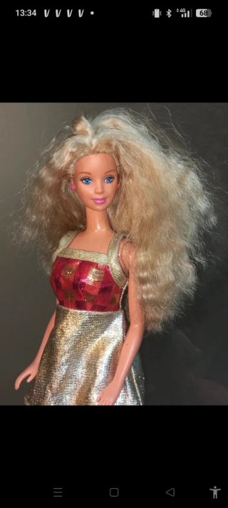 Bambola Barbie con vestito scintillante
