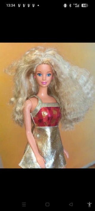 Bambola Barbie con vestito scintillante