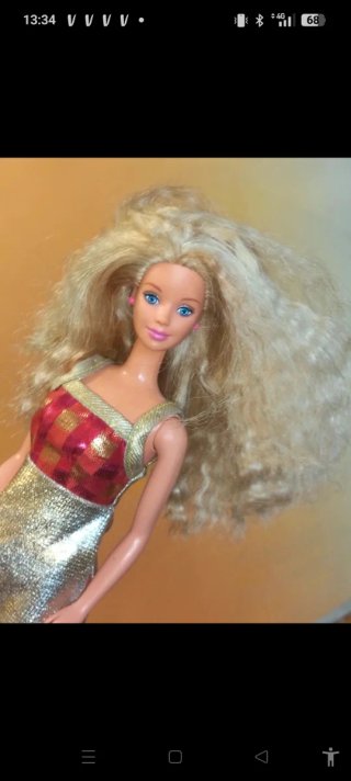 Bambola Barbie con vestito scintillante