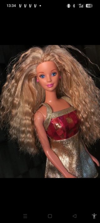 Bambola Barbie con vestito scintillante