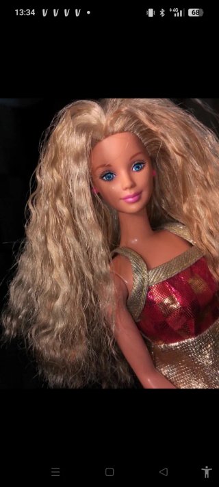 Bambola Barbie con vestito scintillante
