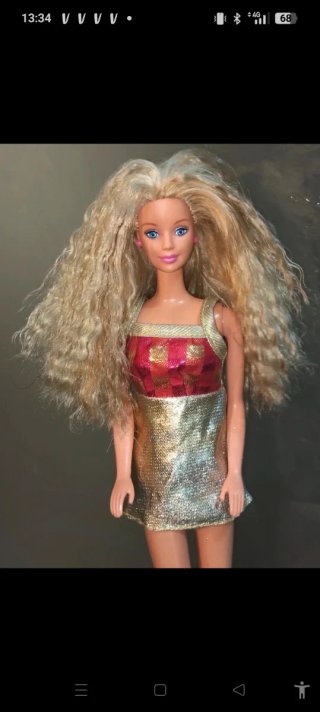 Bambola Barbie con vestito scintillante