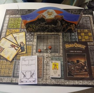 Lote HeroQuest: Tablero, Cartas y Dados