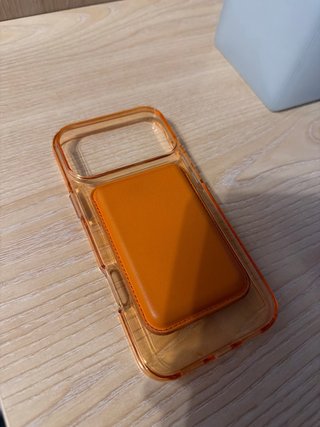 Funda transparente naranja para iPhone