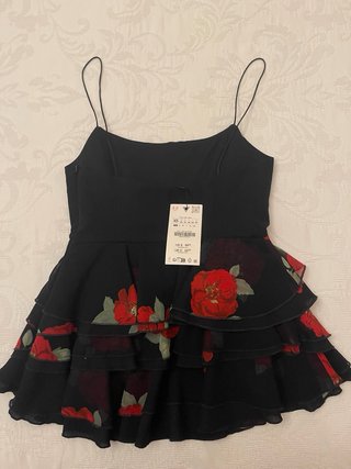 Top Zara Flores Rojas Talla XS