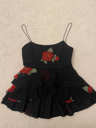 Top Zara Flores Rojas Talla XS
