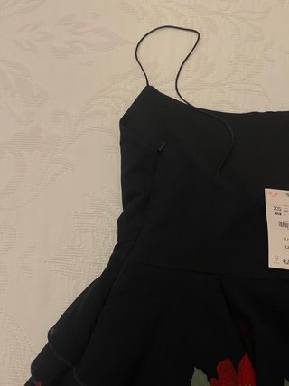 Top Zara Flores Rojas Talla XS