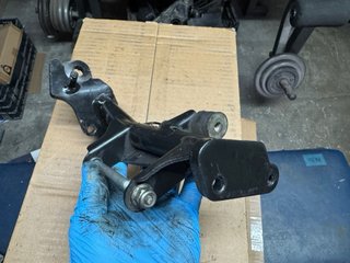 Soporte motor Aprilia RS50 Culo Avispa