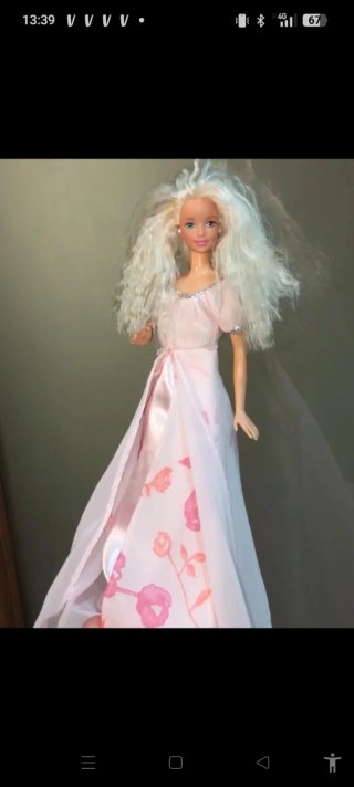 Bambola Barbie con vestito rosa