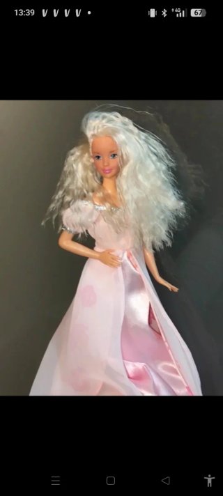 Bambola Barbie con vestito rosa