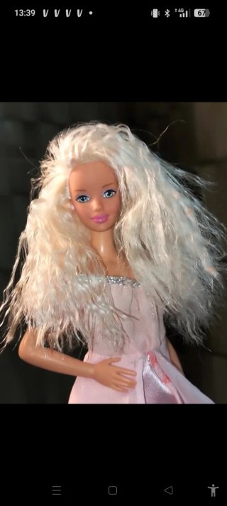 Bambola Barbie con vestito rosa