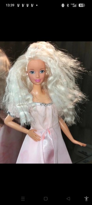 Bambola Barbie con vestito rosa