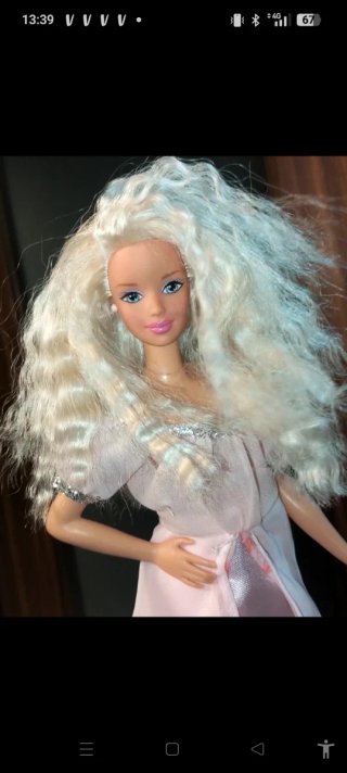 Bambola Barbie con vestito rosa