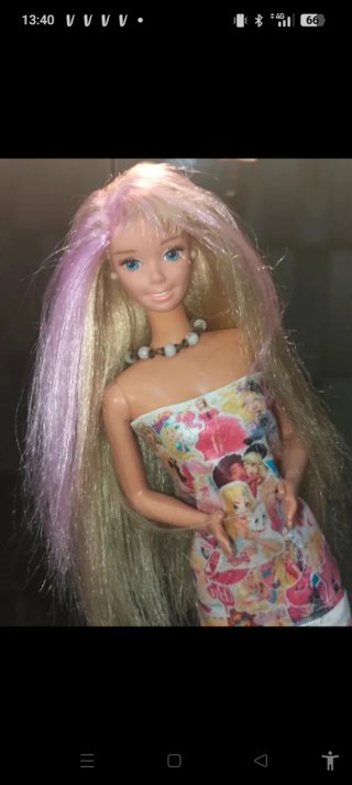 Barbie con capelli biondi e rosa