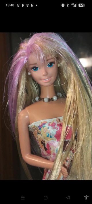 Barbie con capelli biondi e rosa