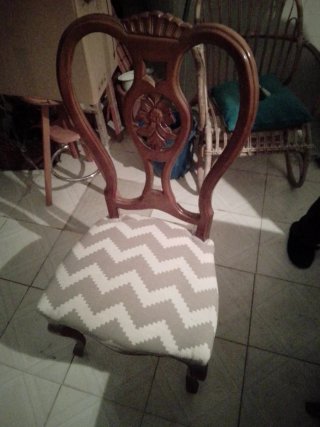 Mesa de comedor y 6 sillas de madera