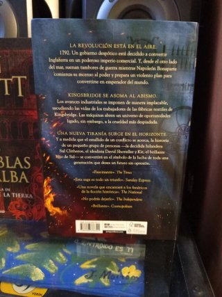 Las tinieblas y el alba (La precuela de Los pil...