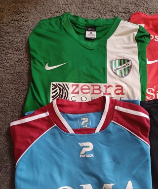 Confezione di abbigliamento sportivo da uomo
