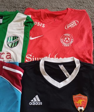 Confezione di abbigliamento sportivo da uomo