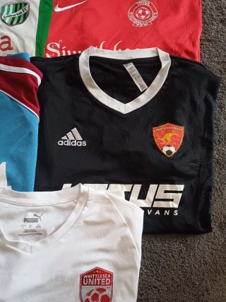 Confezione di abbigliamento sportivo da uomo