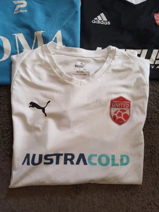 Confezione di abbigliamento sportivo da uomo