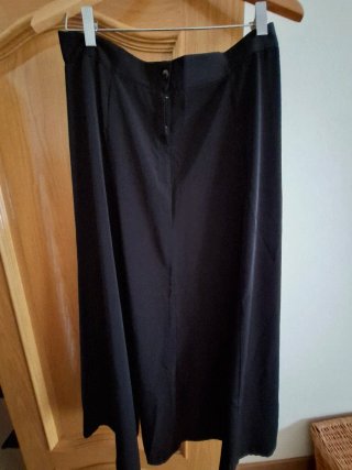 Falda negra elegante