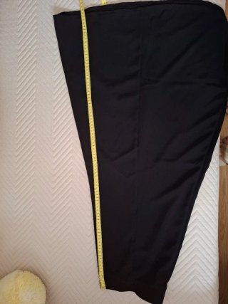 Falda negra elegante