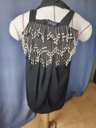 Vestido Fiesta Vintage Negro con Perlas y Chal