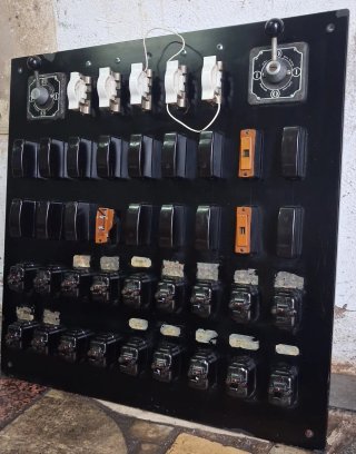 Cuadro Eléctrico Pizarra Antiguo