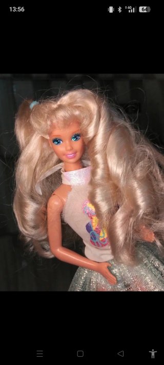 Bambola Barbie con gonna glitterata
