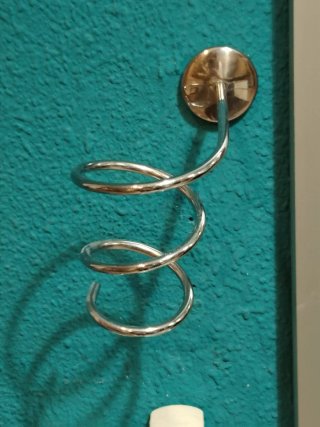 Porta secador de pared plateado. Tengo 2 unidades
