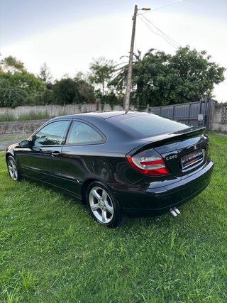 Mercedes-Benz Clase C 2005