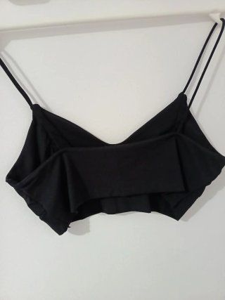 Top negro asimétrico tirantes finos