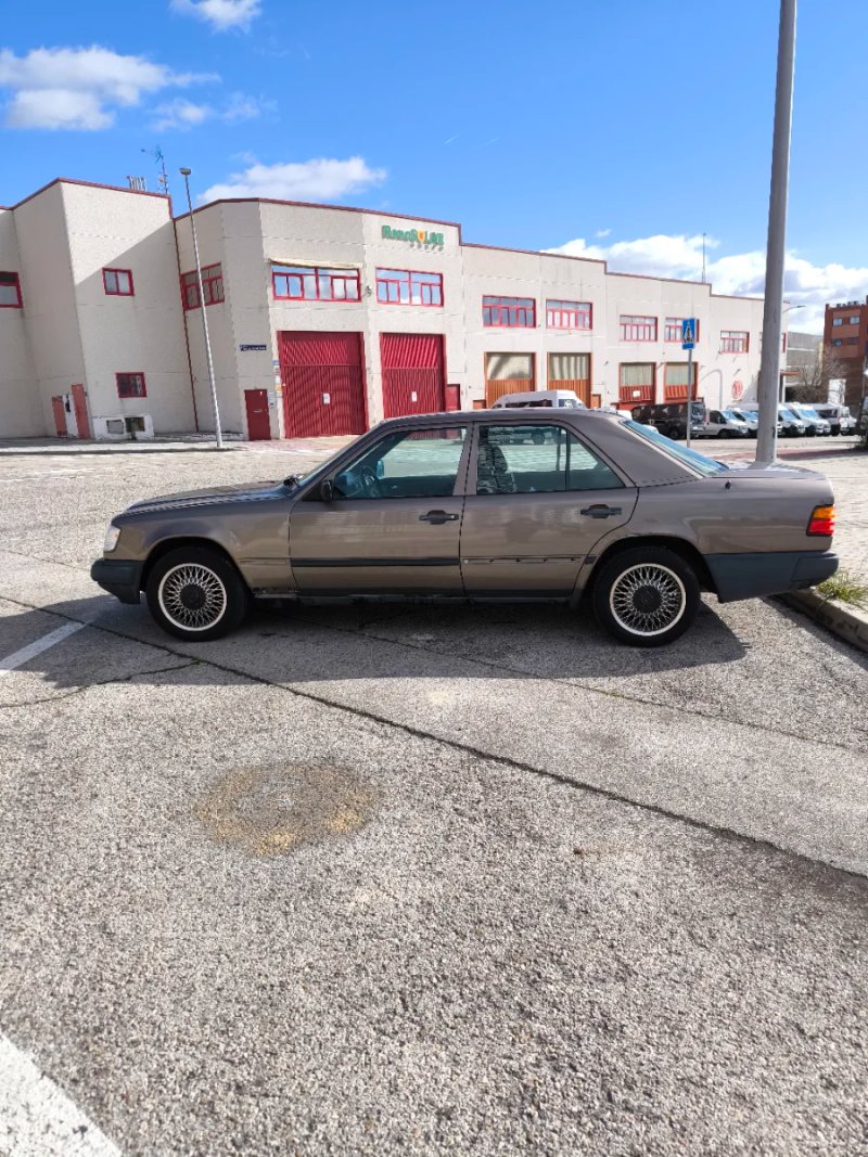 Mercedes-Benz Clase E 1993, foto 2